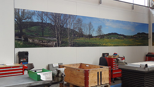 Grosses und langes Panoramafoto in Montagehalle der SBB