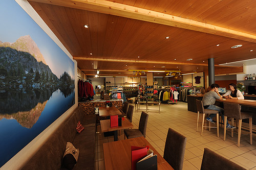 Interchangeable panorama on textile in Sport Cafe Ernen.