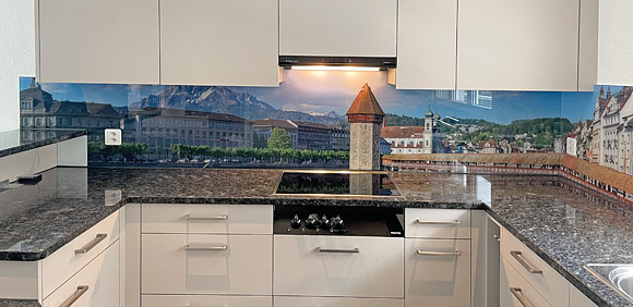 Die Luzerner Altstadt als Motiv auf Küchenrückwand.