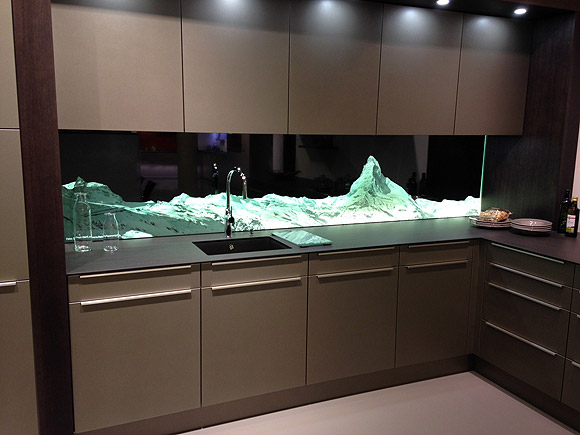Hochaufgelöstes Panorama des Matterhorns auf Küchenrückwand aus Glas