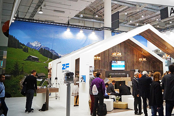 Grosses Panoramafoto der Berner Alpen am Messestand von Zoller+Fröhlich GmbH