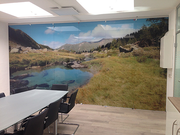 Panoramafoto einer Naturlandschaft als Wandbild direkt auf Glas gedruckt.