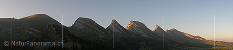 P000453c: Panoramabild Churfirsten im Morgenlicht