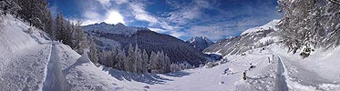 P001668: Panoramaaufnahme Frisch verschneites Bergtal im Wallis