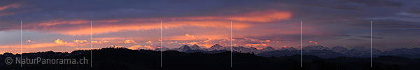 P006907: Panoramafoto einer dramatischen Morgenstimmung über den Berner Alpen