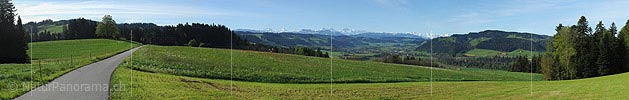 P009715: Gigapixel Panorama Grüne Hügellandschaft und Alpenkette