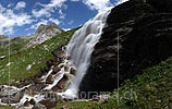 P010135: Grossbild Wasserfall in Berglandschaft (Langzeitbelichtung)