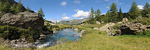 P013585: Hochaufgelöstes Panoramafoto Türkisfarbenes Wasserbecken in Naturlandschaft