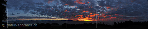 P015423: Panoramafoto Abendstimmung mit glühenden Wolken