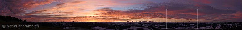 P017399: Panoramafoto Morgenstimmung mit glühenden Wolken am Himmel