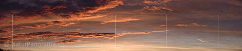 P017547: Panoramafoto Glühende Wolken am Morgenhimmel