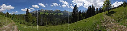 P017962: Panoramafoto Freundlicher Wolkenhimmel über den Berner Voralpen