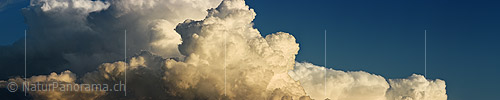 P020425: Panoramafoto Gewitterwolke und Quellwolken