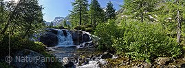 P023161c: Panoramafoto Wasserfall in Naturlandschaft