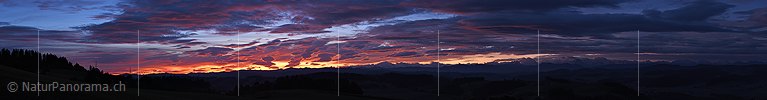 P025491: Panoramafoto Morgenstimmung mit glühenden Föhnwolken