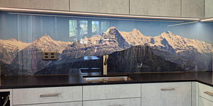 NaturPanorama.ch: Küchenrückwand mit Berner Alpen auf Glas